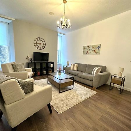 Large City Centre Apartment Перт Экстерьер фото