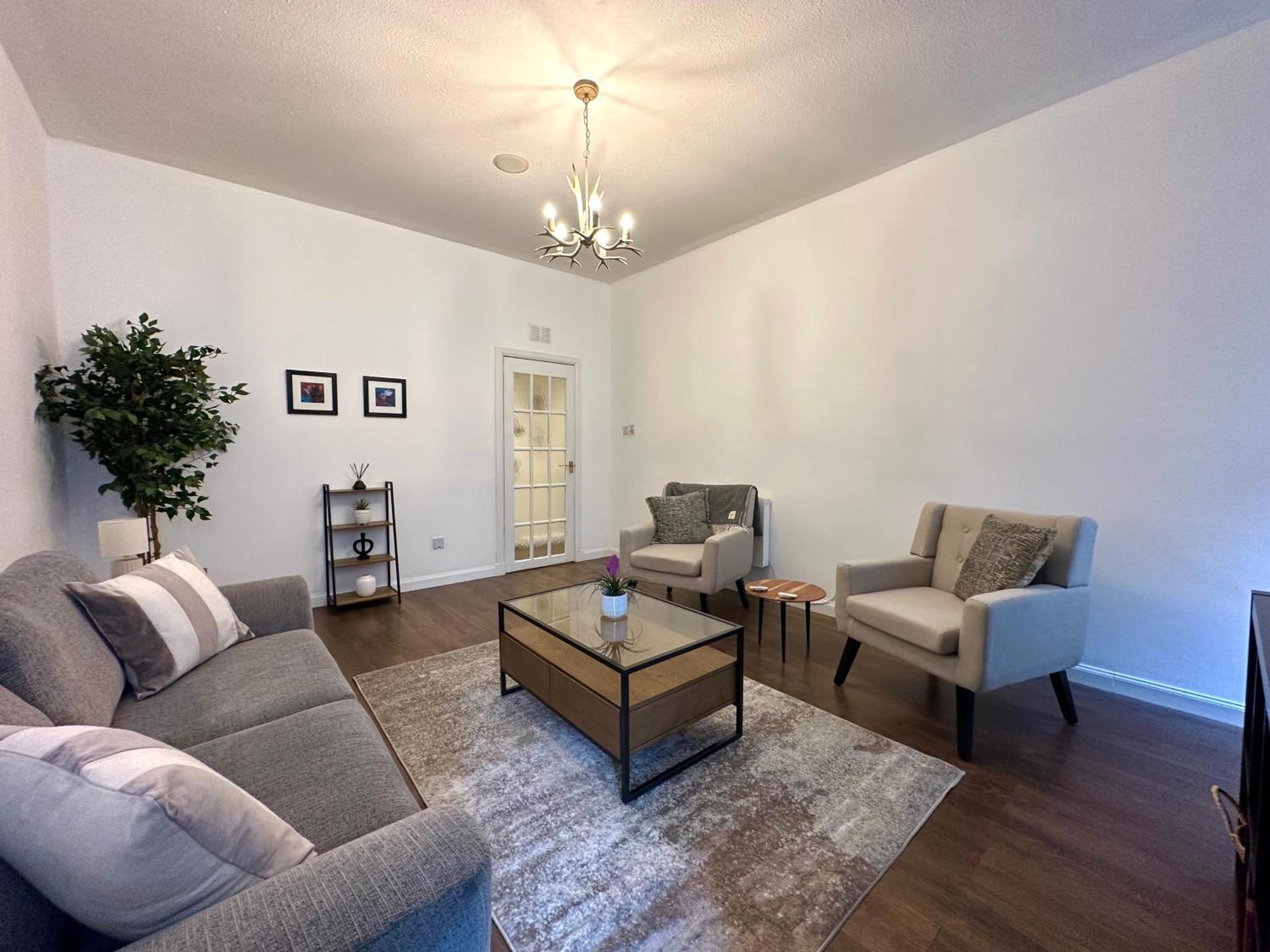 Large City Centre Apartment Перт Экстерьер фото